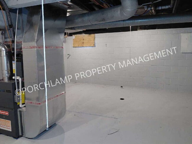 Building Photo - 606 Houston Ave