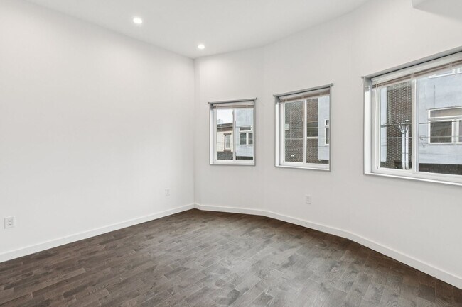 Building Photo - 2028 E Fletcher St