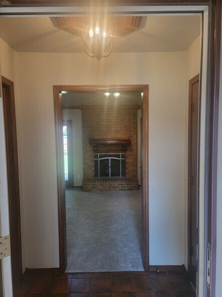 Building Photo - 813 Waterview Rd