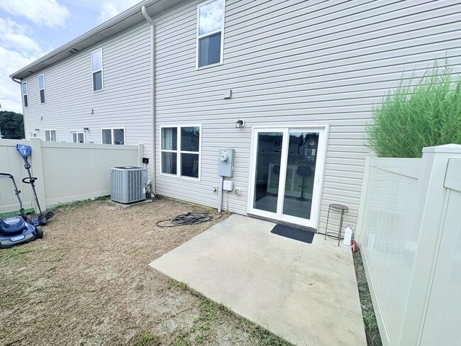 Building Photo - 456 Sullivan Loop Rd