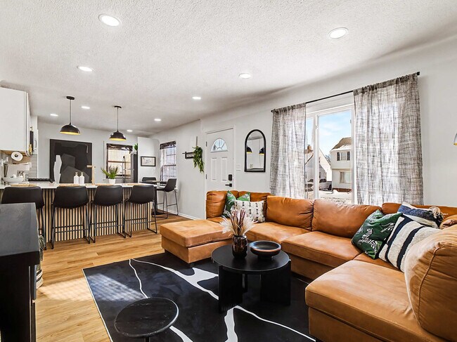 Building Photo - 5252 W 45th St