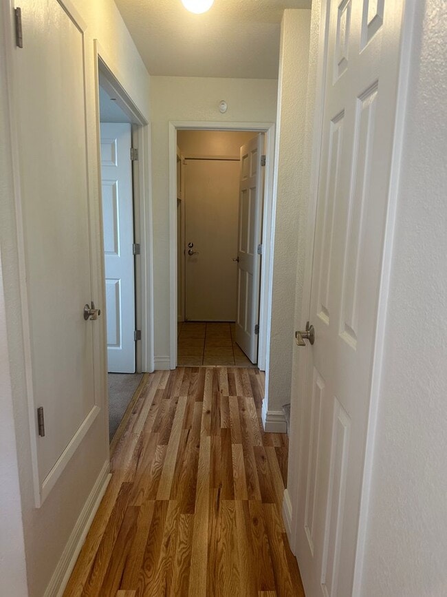 Building Photo - 4 Bedrom 2.5 baths Beauty