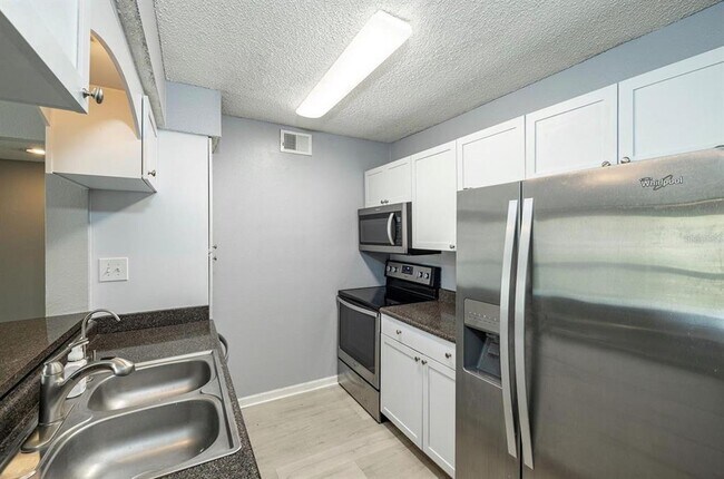 Building Photo - 2500 Winding Creek Blvd