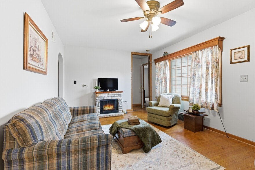 Livingroom - 1144 Madison St