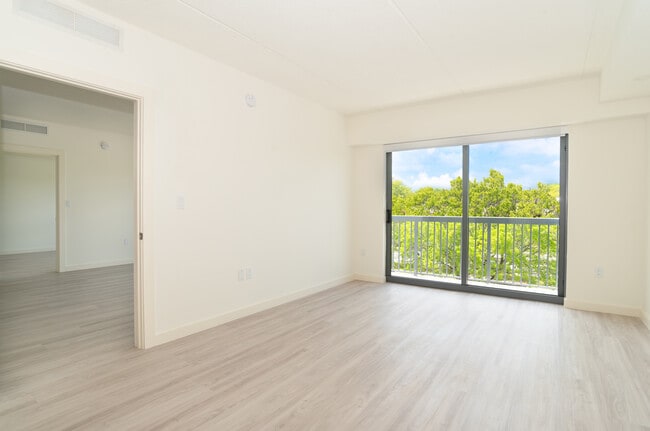 Building Photo - Silver Bluff Underline