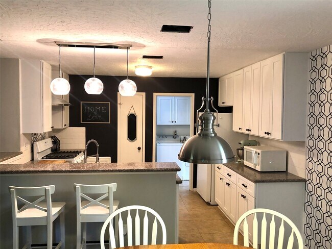 Building Photo - 802 Cascade Creek Dr