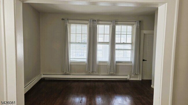 Building Photo - 143 Main St