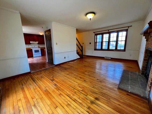 Building Photo - Colonial on Large Wooded Lot