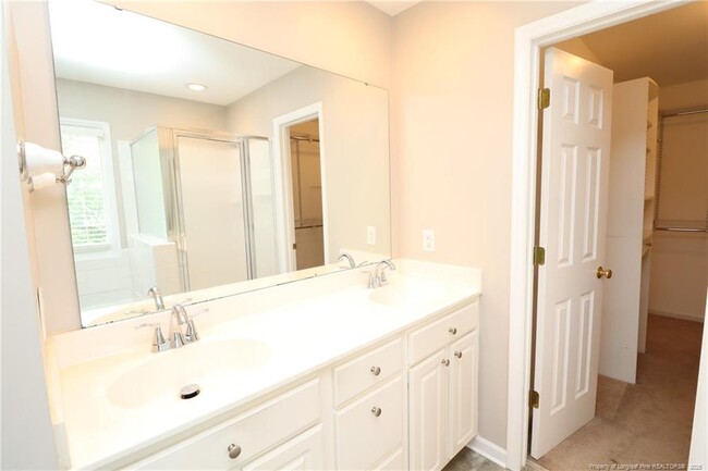 Building Photo - 203 Abbey Oak Ln