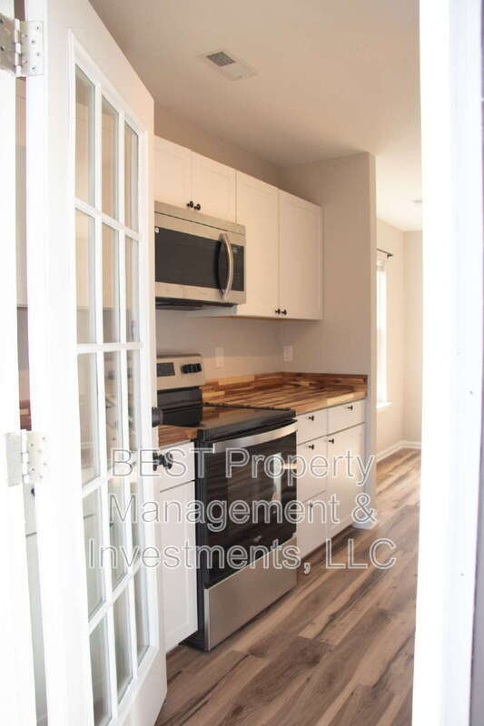 Building Photo - 3225 Lasalle St