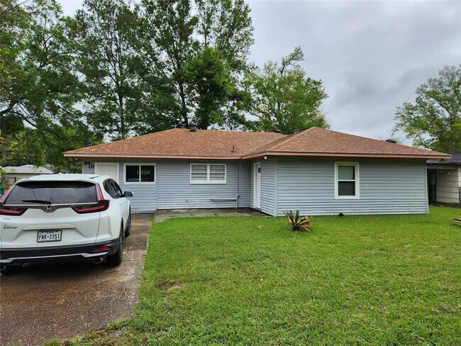 Building Photo - 2407 McKee Dr