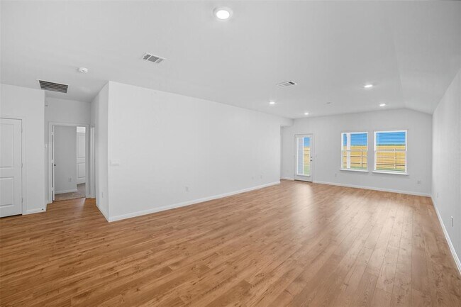 Building Photo - 445 Mustang Dr