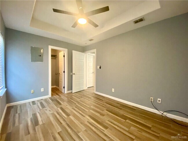 Building Photo - 2208 N Dahlia St