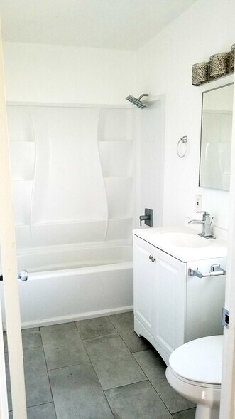 Building Photo - 3213 Bartdon Ave