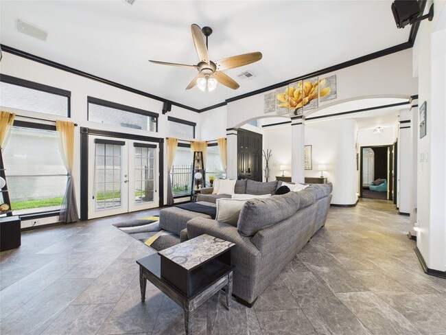 Building Photo - 203 Las Brisas St