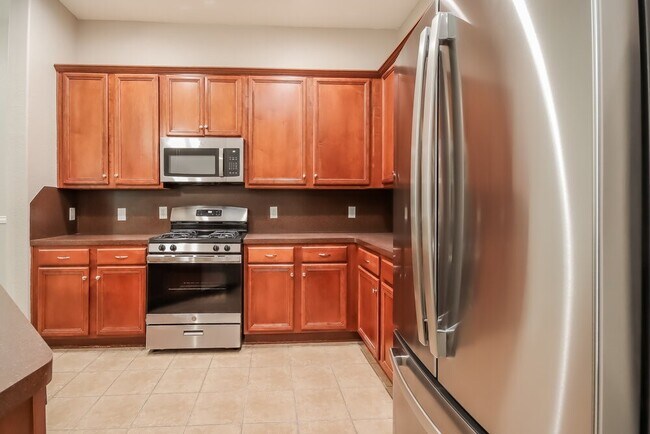 Building Photo - 2309 Highland Crossing Dr