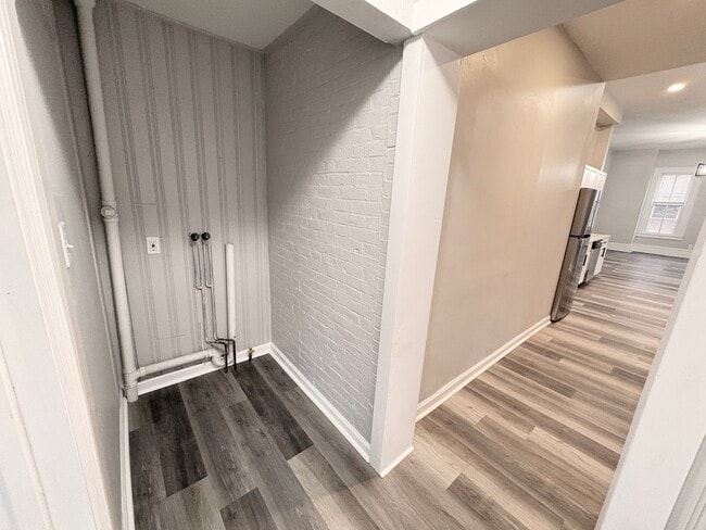 Building Photo - 511 Court St