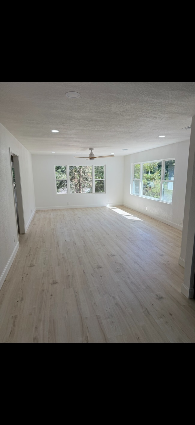 Building Photo - 112 Poplar St