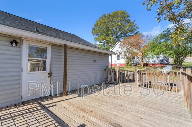 Building Photo - 109 S 7th St