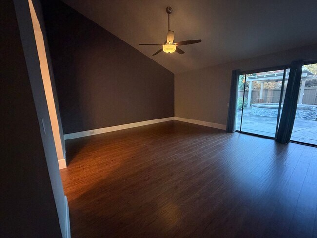 Building Photo - Gorgeous 3-Bedroom House in Gold River with pool