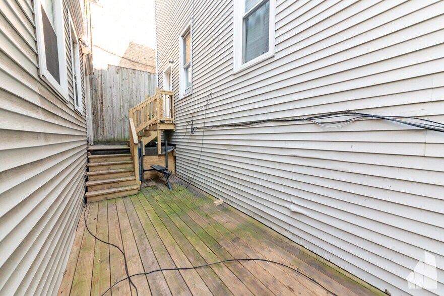 Building Photo - 1022 W Fry St