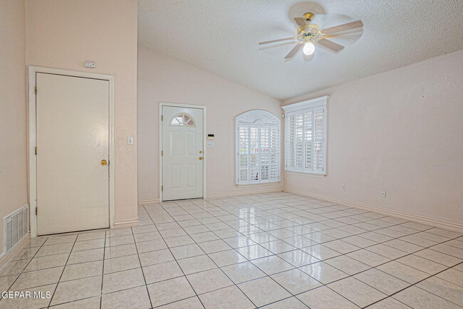 Building Photo - 11621 Maquitico Ct
