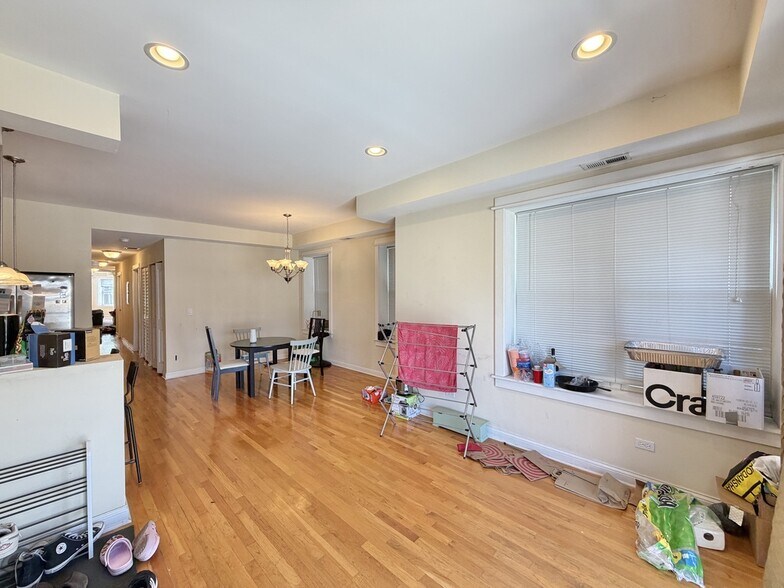 Building Photo - 1524 W Birchwood Ave