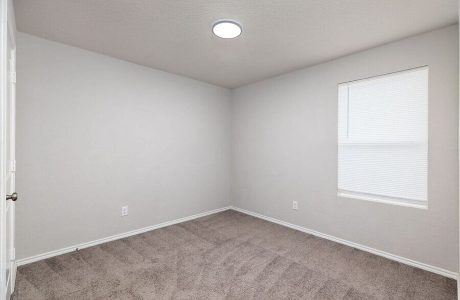 Building Photo - 5910 Lady Ln