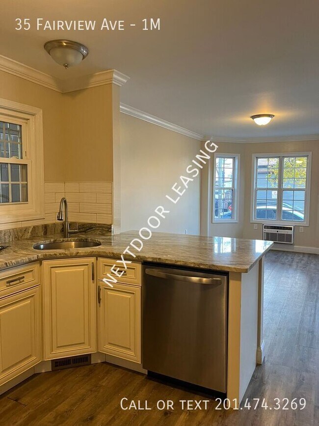 Building Photo - 35 Fairview Ave