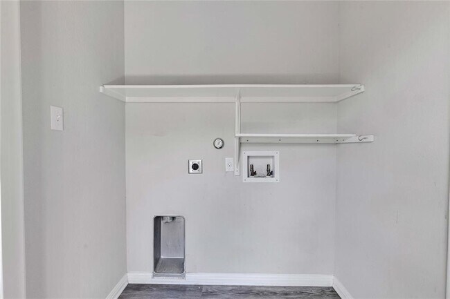 Building Photo - 907 Yabers Ct