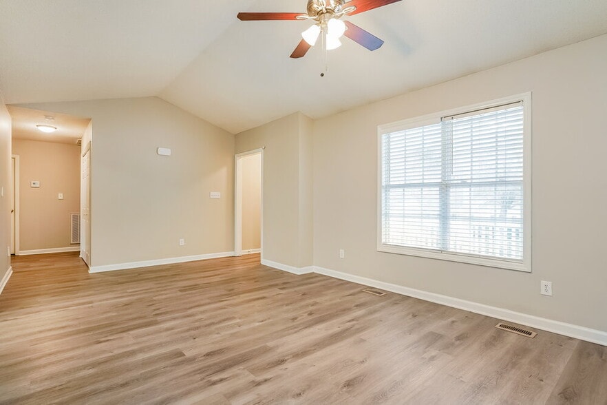 Building Photo - 1256 Grovewood Dr