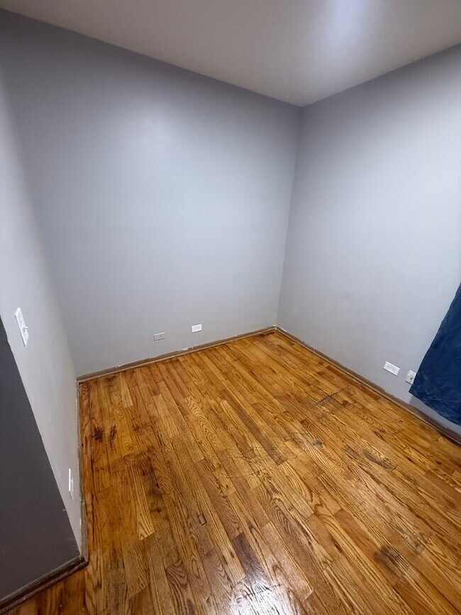 Building Photo - 1114 S Albany Ave