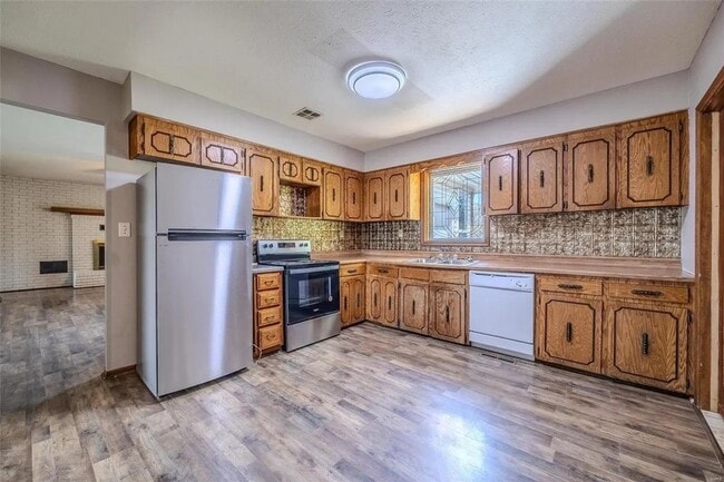 Building Photo - 3 Bedroom 2 Bathroom Home & 21 Acre Lot for rent.