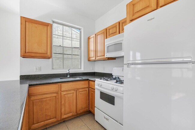 Building Photo - 621 N 33rd St