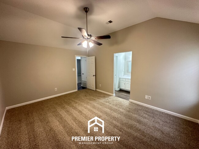 Building Photo - 6726 State Line Rd