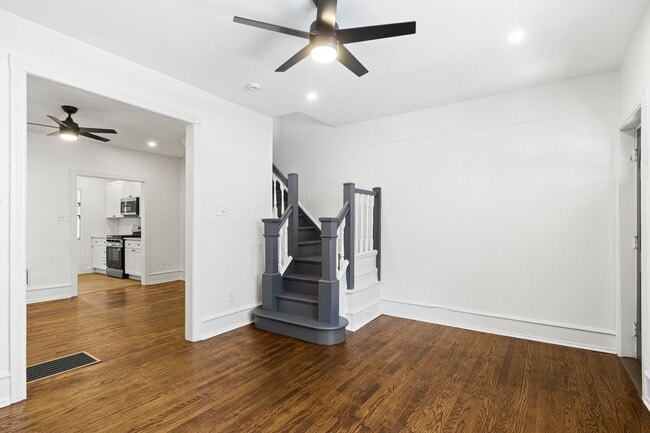 Building Photo - 1329 S Lindenwood St