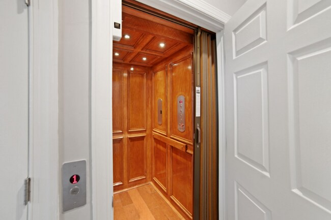 Building Photo - 503 Crown Park Ave