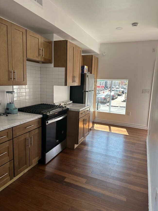 Building Photo - Newly Renovated, Spacious Home! W/D Hook-Up, Close to JHU, KKI and Public Transportation! Availab...