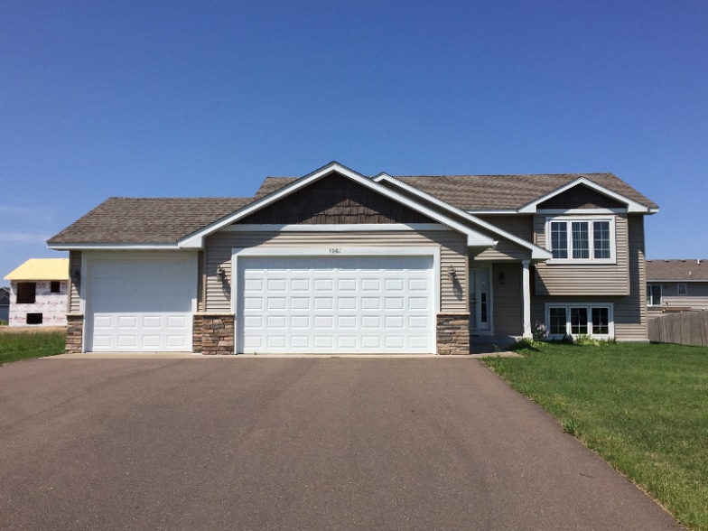 Building Photo - 1061 Taft St S