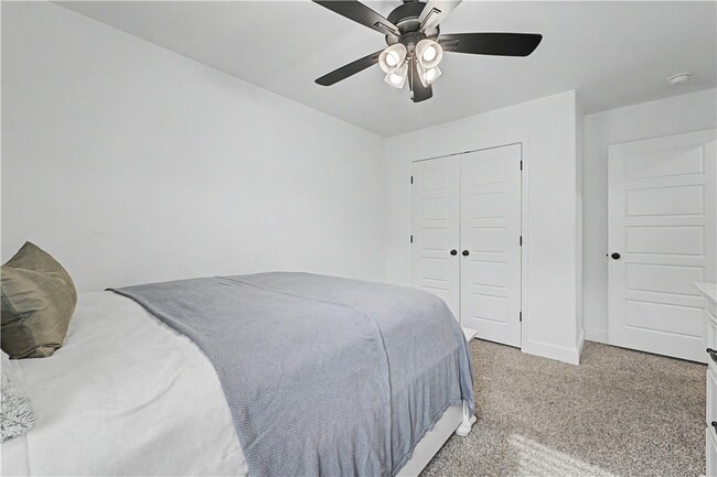 Building Photo - 2040 Periwinkle Pl