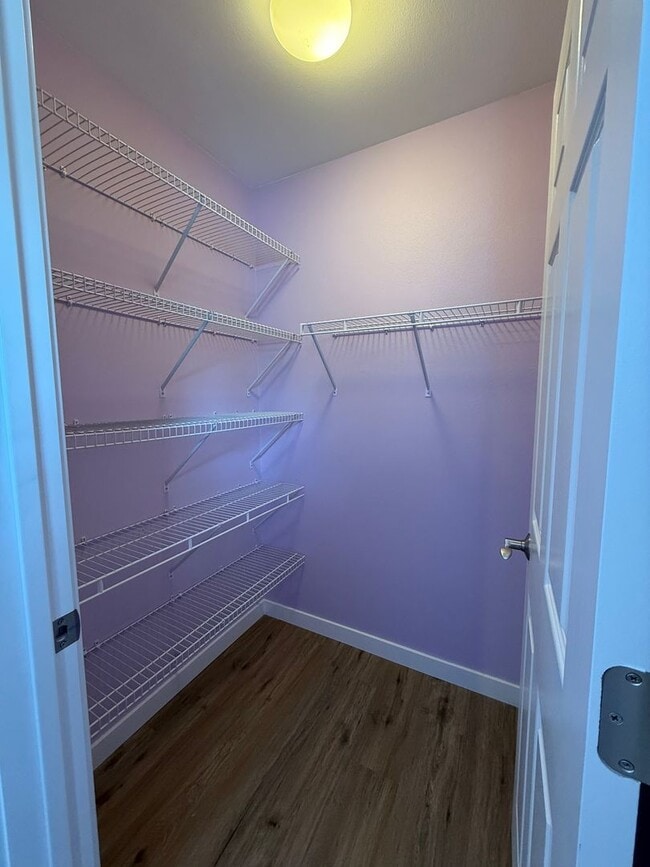 Building Photo - Move in Ready Luxury 4 Bedroom, 2.5 bath h...