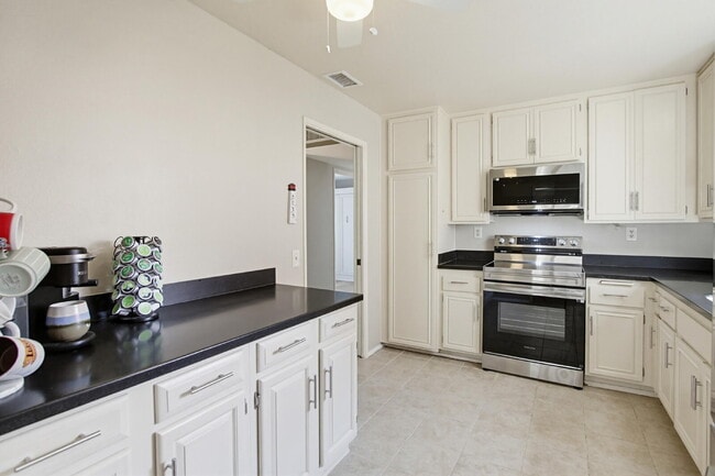 Building Photo - $3,200 - Charming 2-Bedroom + Optional 3rd Bedroom/Office Condo in Desirable Oaks North 55+ Commu...