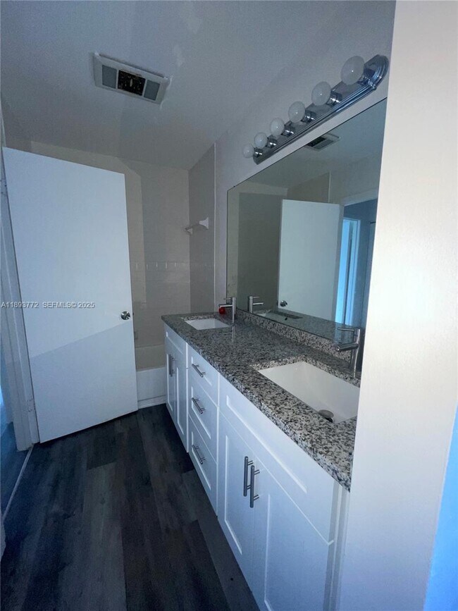 Building Photo - 4300 Landar Dr