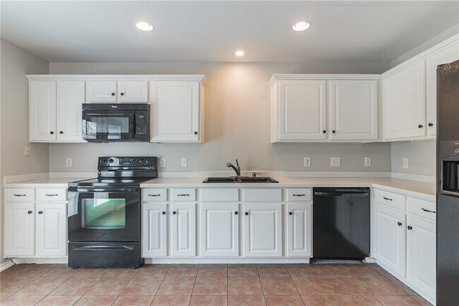 Building Photo - 1908 Candlelight Dr