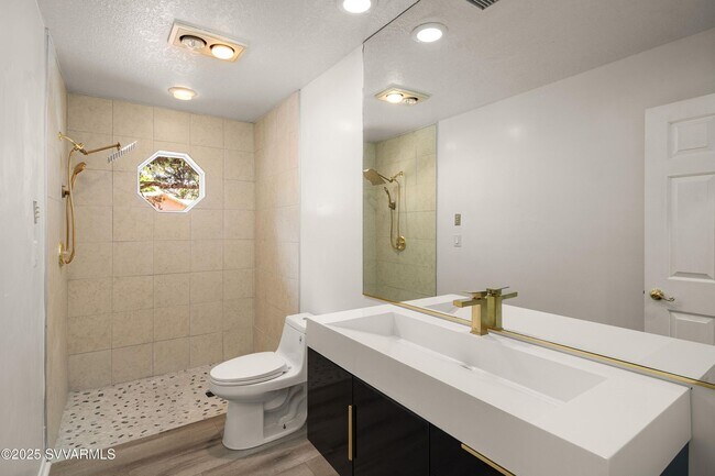 Building Photo - Gorgeous, modern, remodeled, unfurnished, long term rental with pool and spa