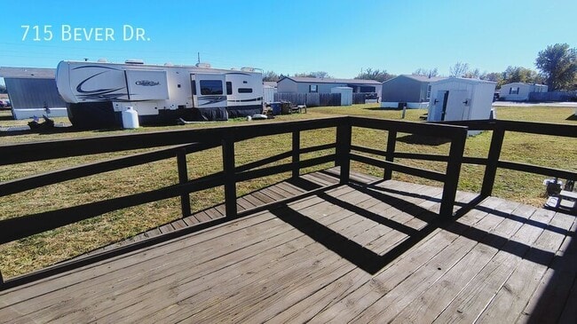 Building Photo - 715 Bever Dr