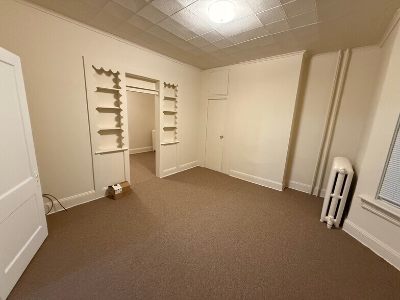 Building Photo - 105 Linden St