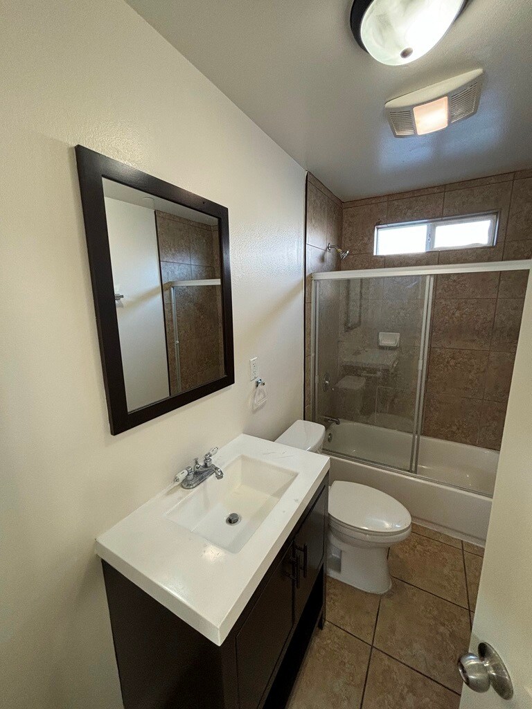 Building Photo - 324 W 77th St