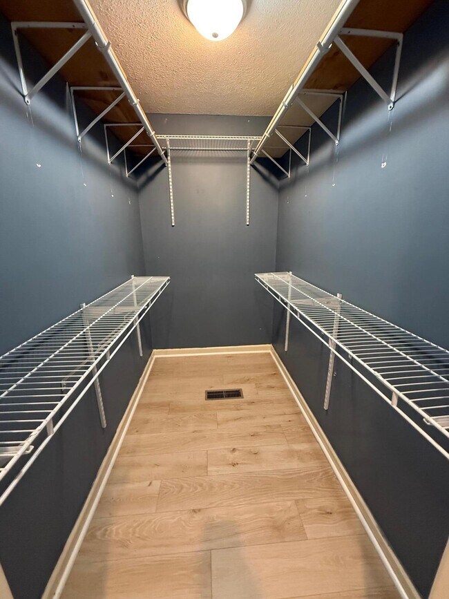 Building Photo - 500 Clifton Ct