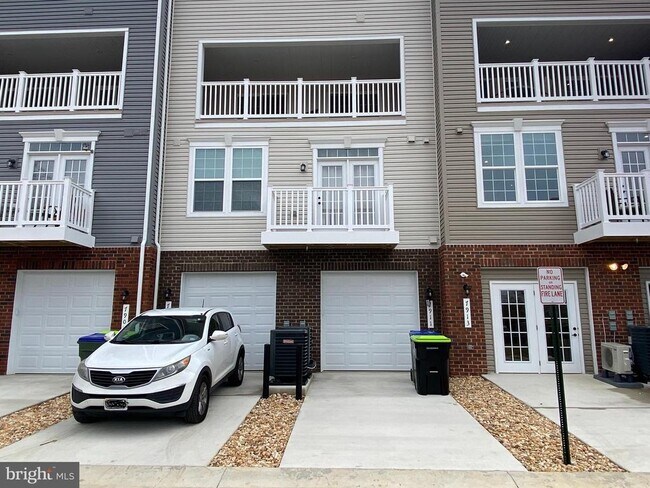 Building Photo - 7911 Independence Dr